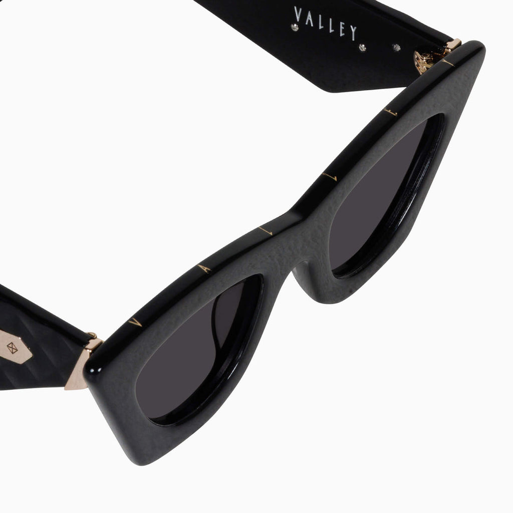 Savior- Gloss Black w. Gold Metal / Black Lens