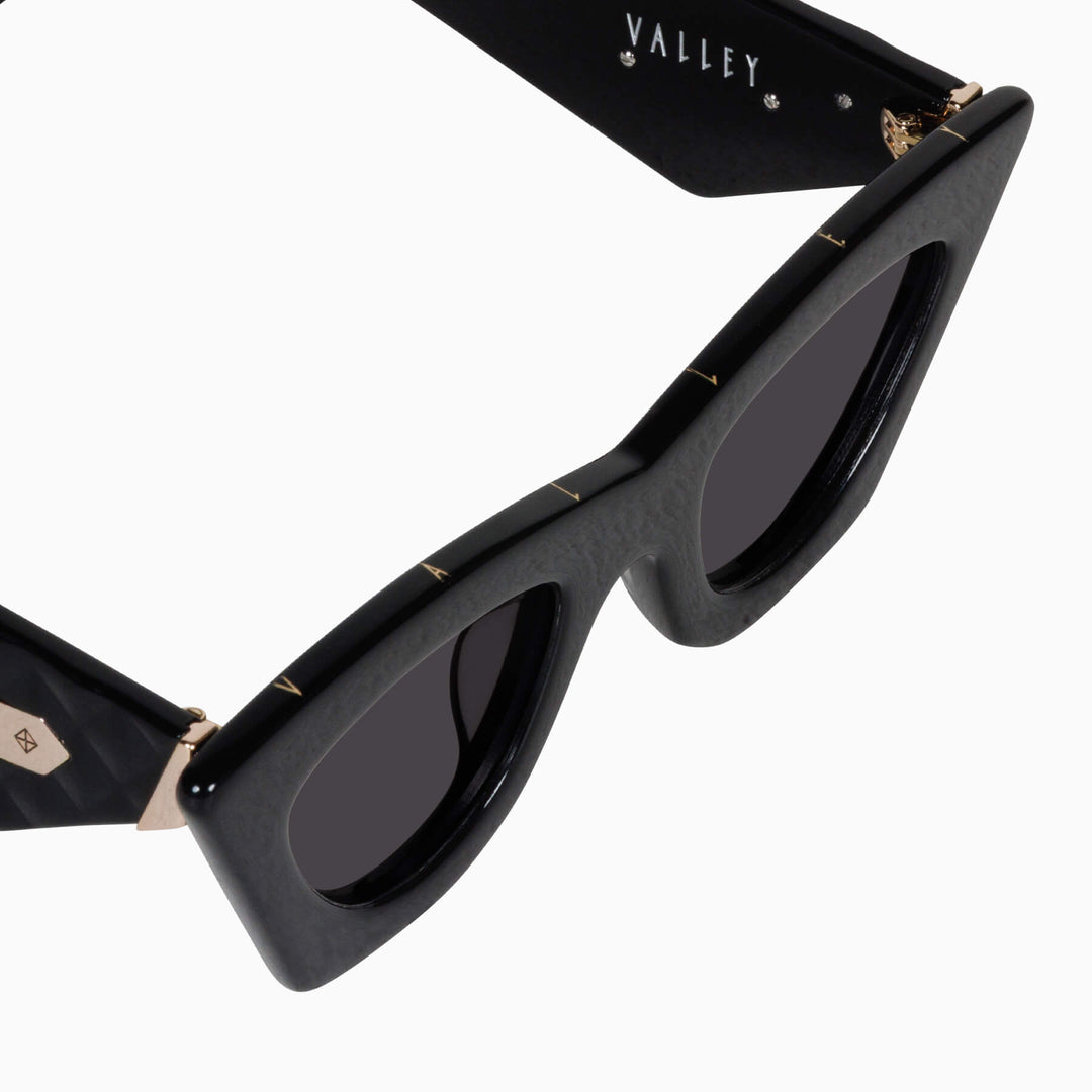 Savior- Gloss Black w. Gold Metal / Black Lens