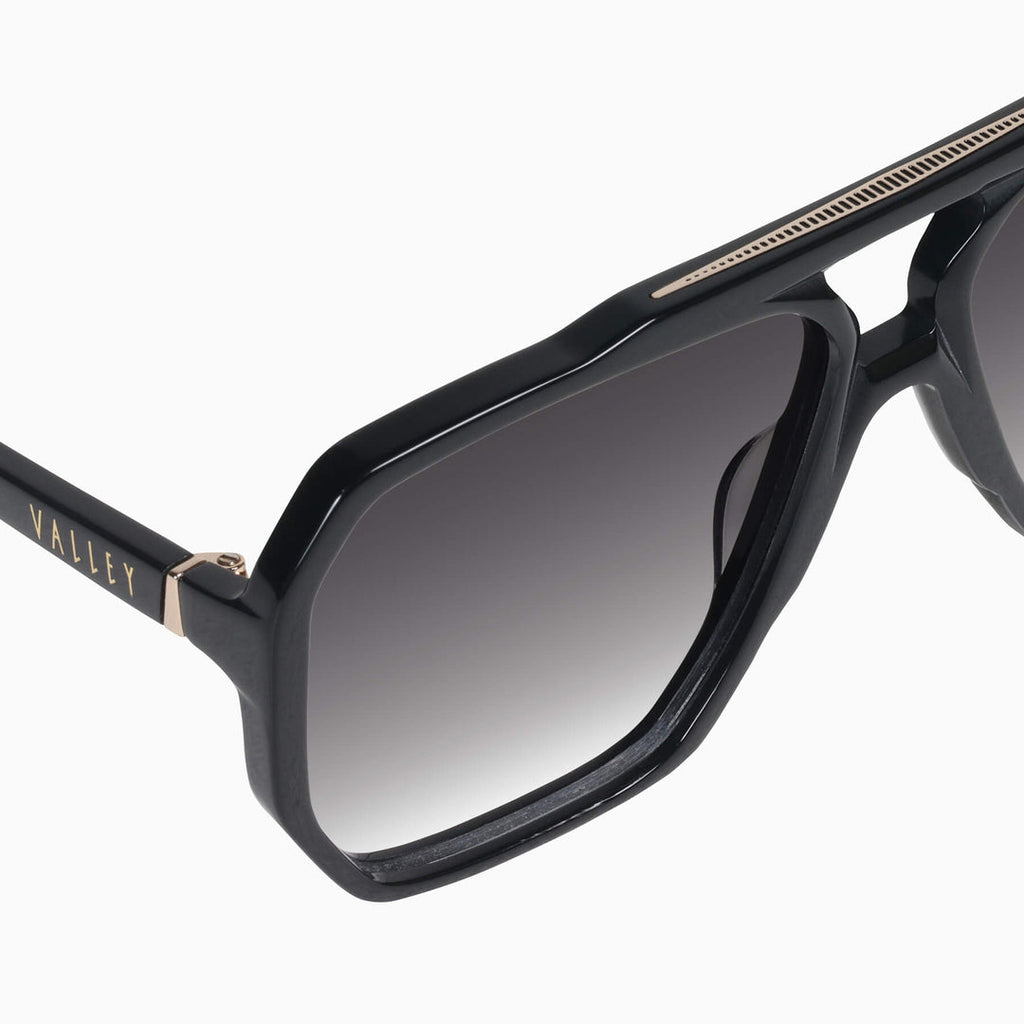 Rodeo- Gloss Black w Gradient Lens