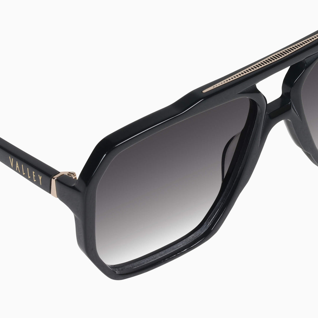 Rodeo- Gloss Black w Gradient Lens