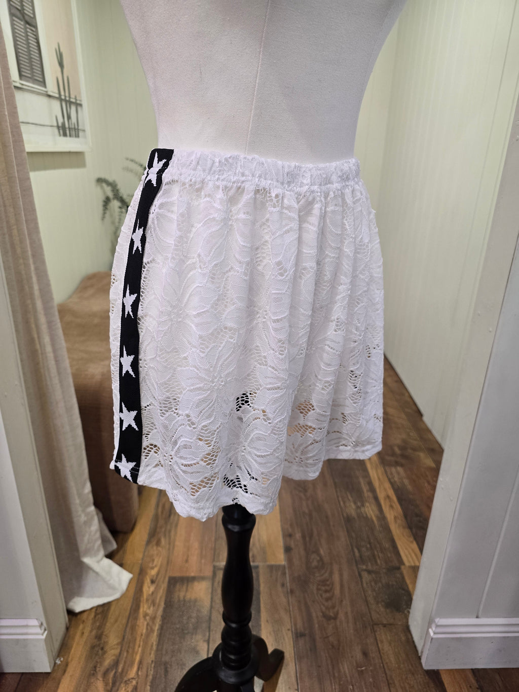 Lacey Star Shorts- White